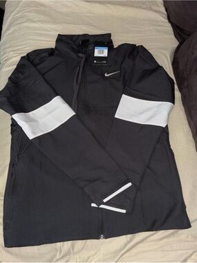 NWT-Nike Men’s Grey Full-Zip Performance Jacket with White Sleeve Panels